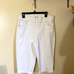 Capri white shorts excellent